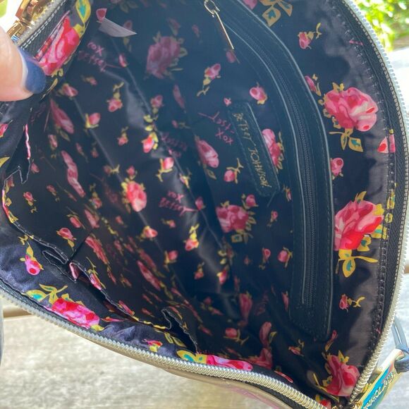 Betsey Johnson Taupe Quilted Clutch Purse Cosmetic Bag NEW NWOT Black - Picture 6 of 6